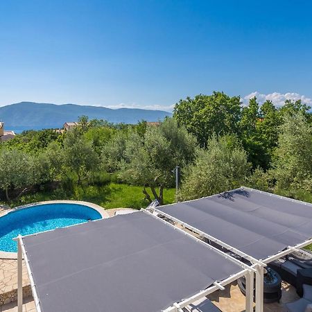 Holiday Home Olive Garden Brzac エクステリア 写真