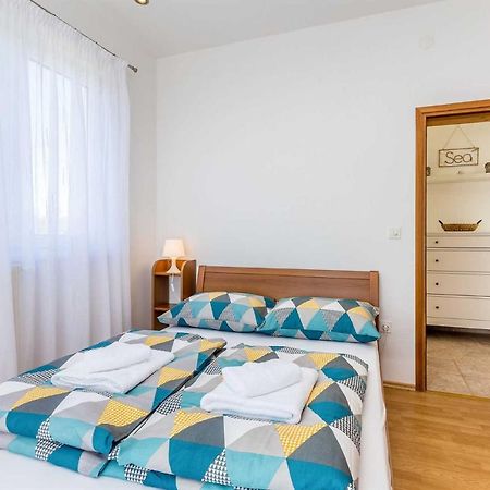 Holiday Home Olive Garden Brzac エクステリア 写真