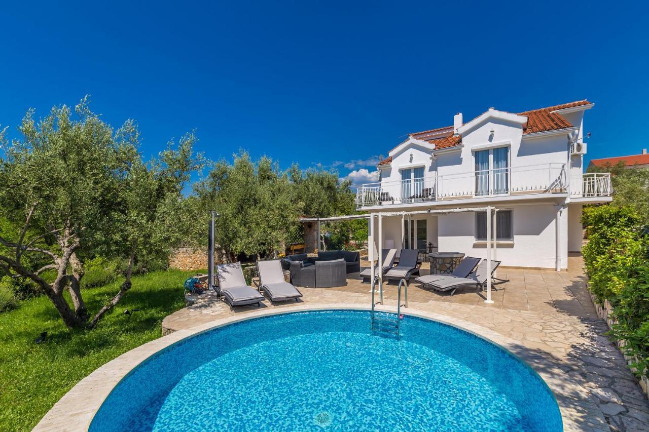 Holiday Home Olive Garden Brzac エクステリア 写真