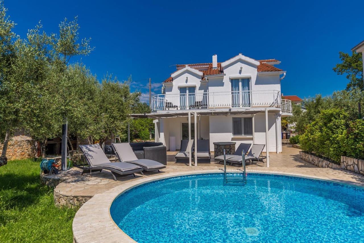 Holiday Home Olive Garden Brzac エクステリア 写真