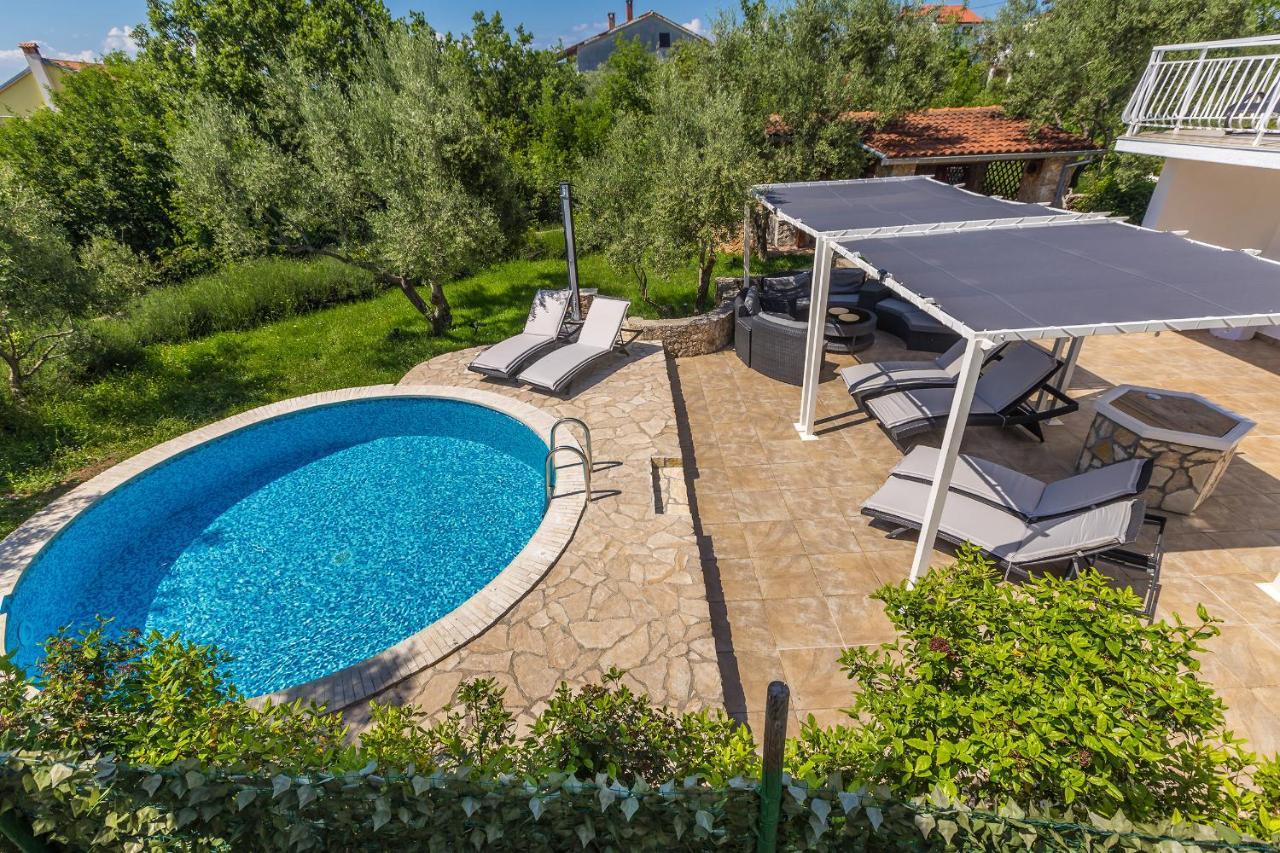 Holiday Home Olive Garden Brzac エクステリア 写真
