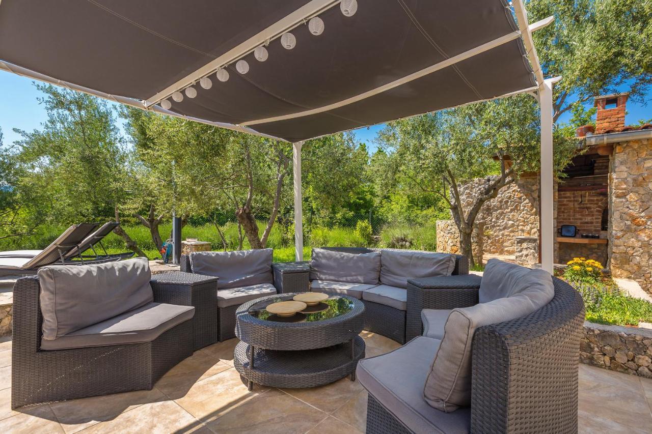 Holiday Home Olive Garden Brzac エクステリア 写真