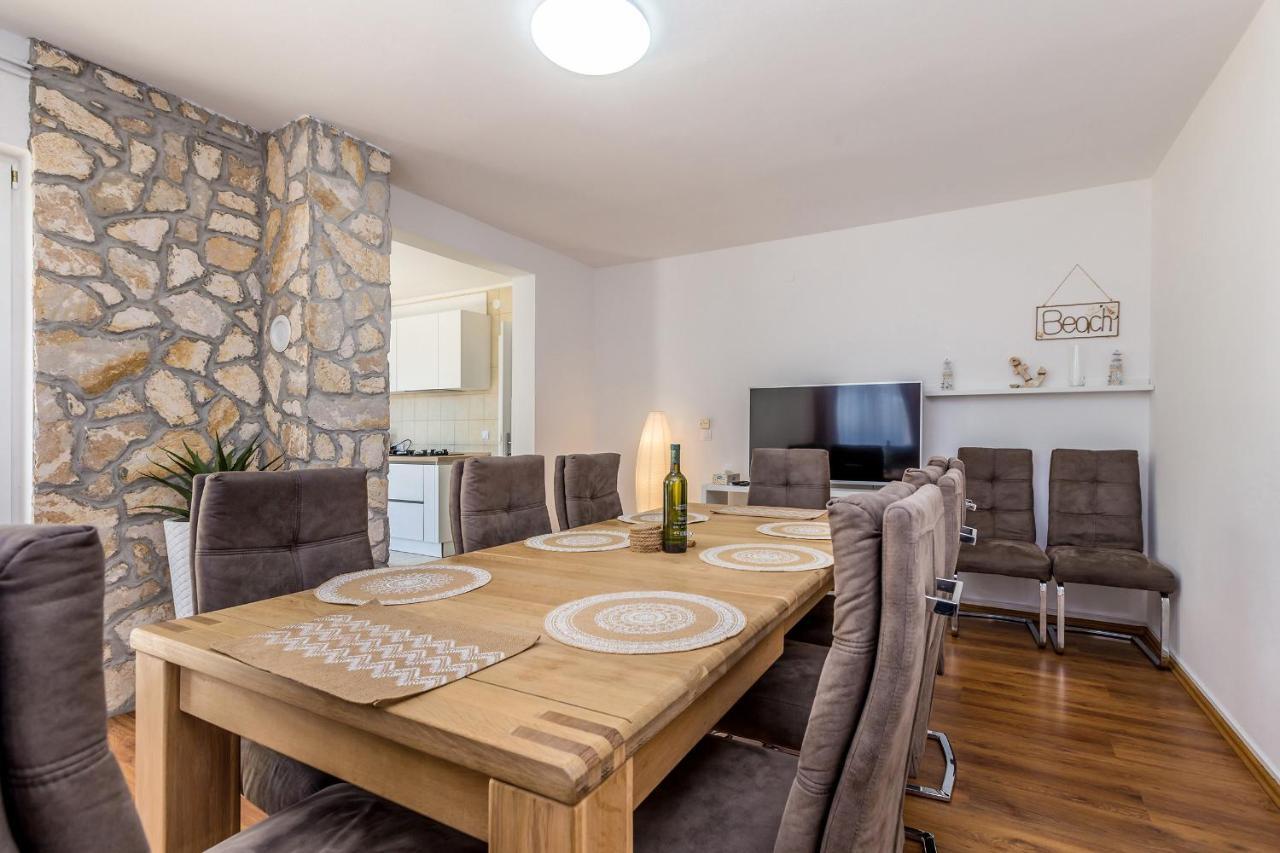 Holiday Home Olive Garden Brzac エクステリア 写真