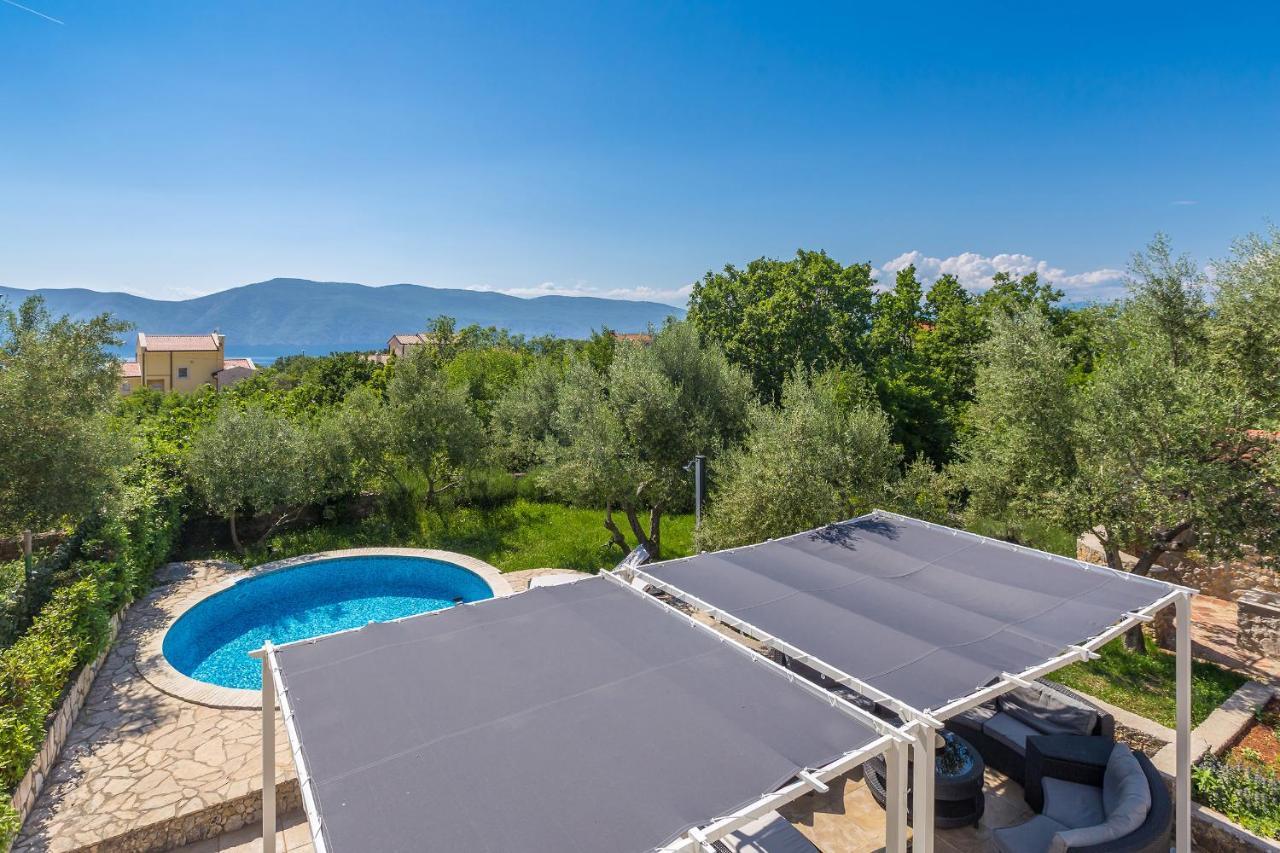 Holiday Home Olive Garden Brzac エクステリア 写真