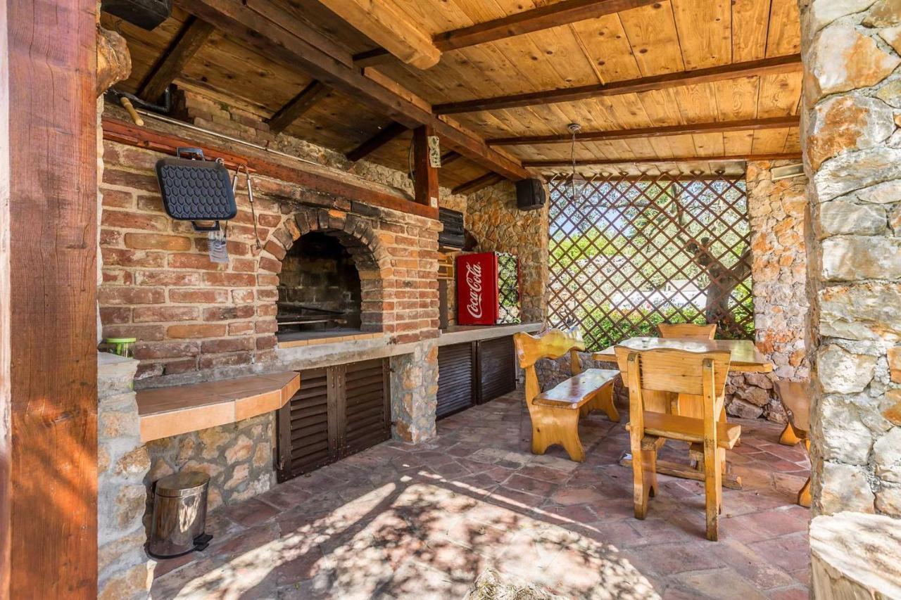 Holiday Home Olive Garden Brzac エクステリア 写真