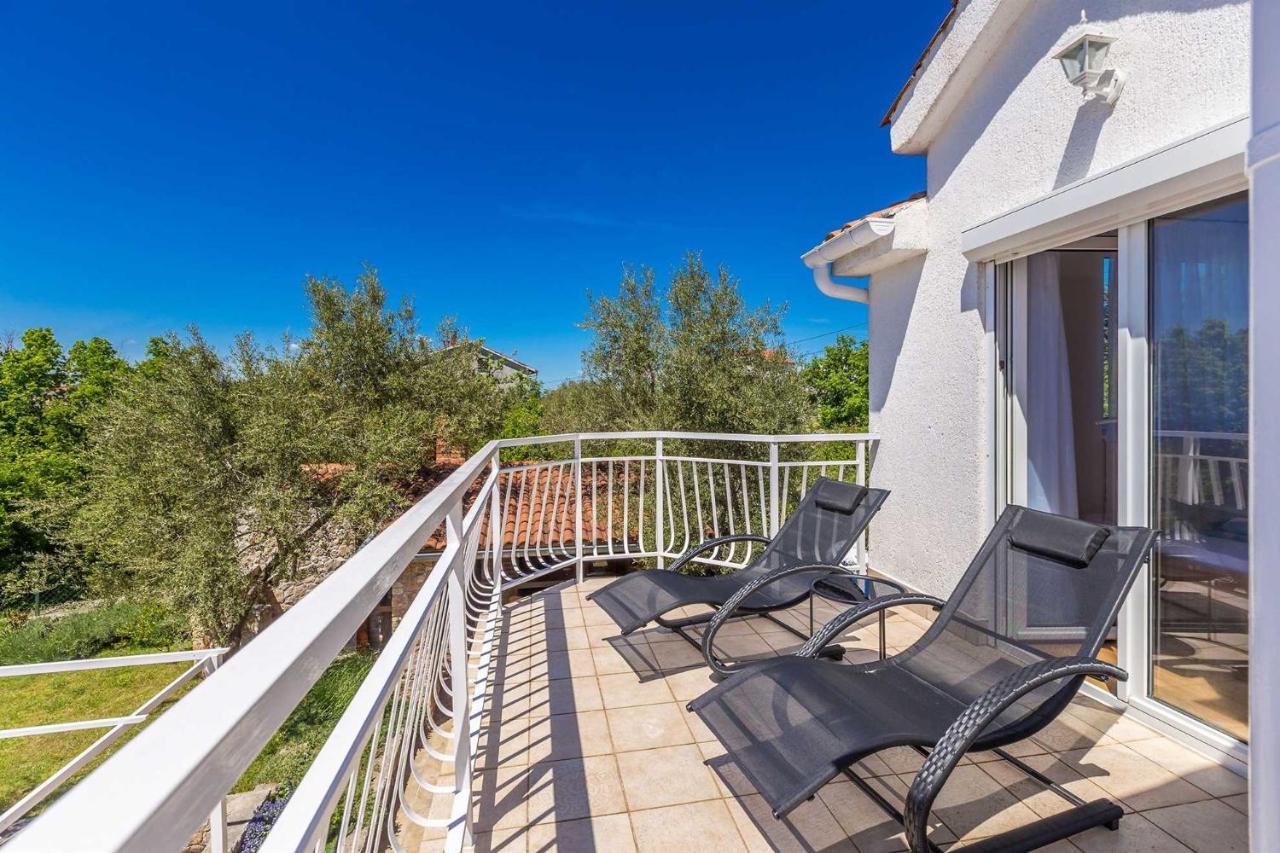 Holiday Home Olive Garden Brzac エクステリア 写真
