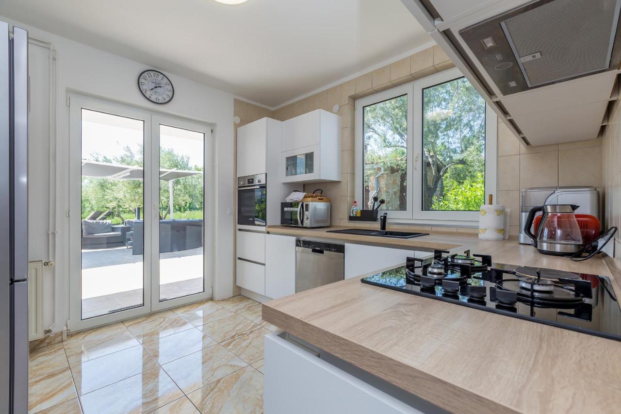 Holiday Home Olive Garden Brzac エクステリア 写真