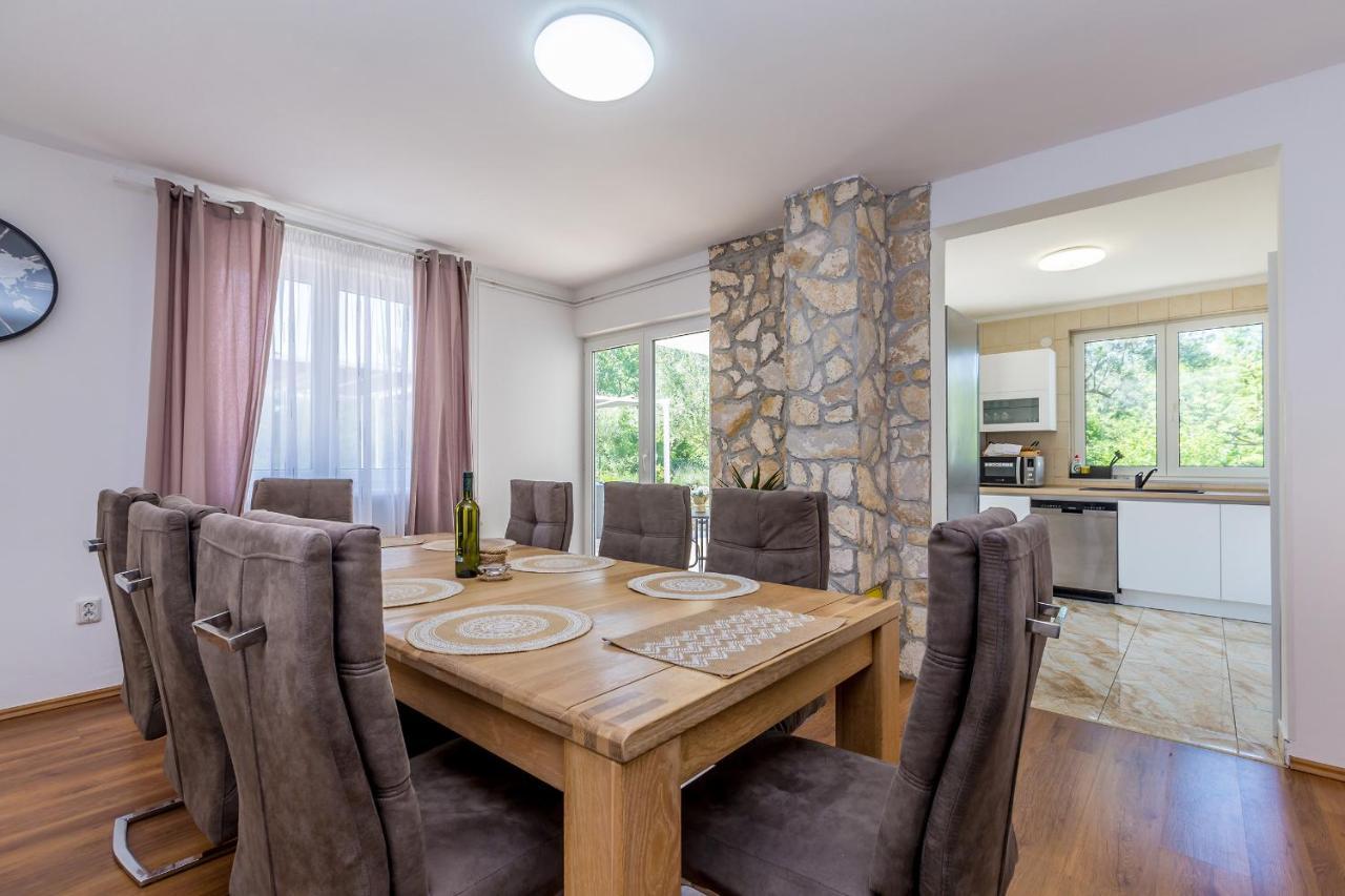 Holiday Home Olive Garden Brzac エクステリア 写真