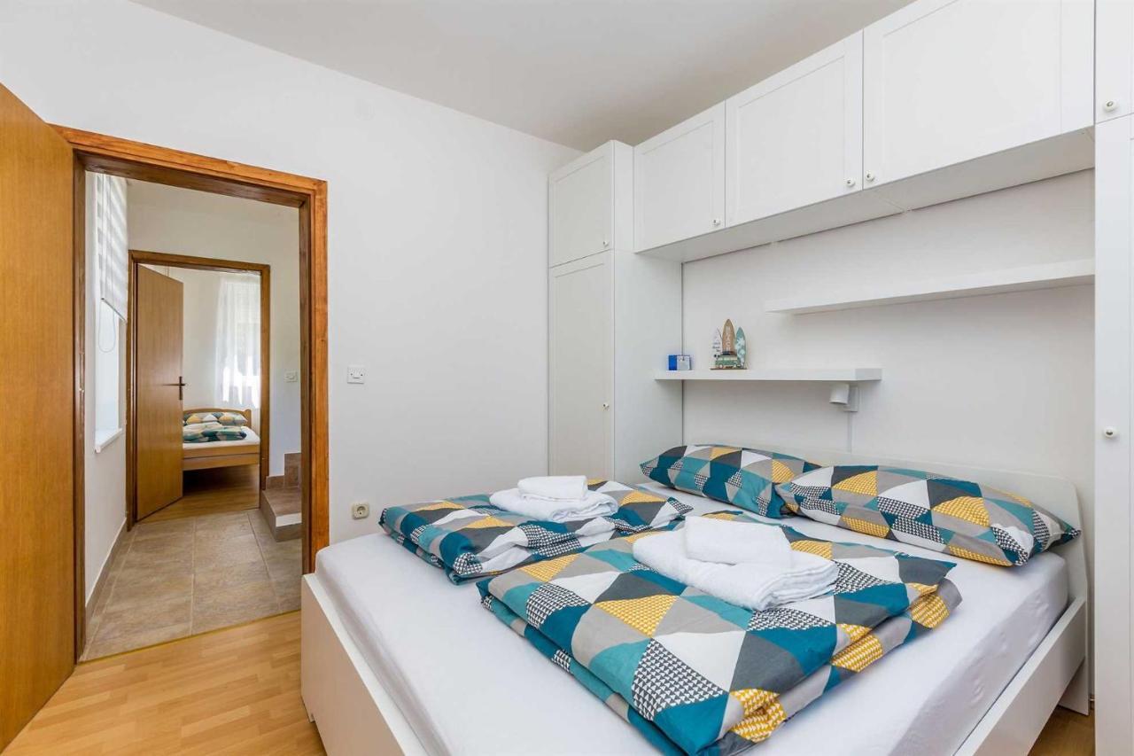 Holiday Home Olive Garden Brzac エクステリア 写真